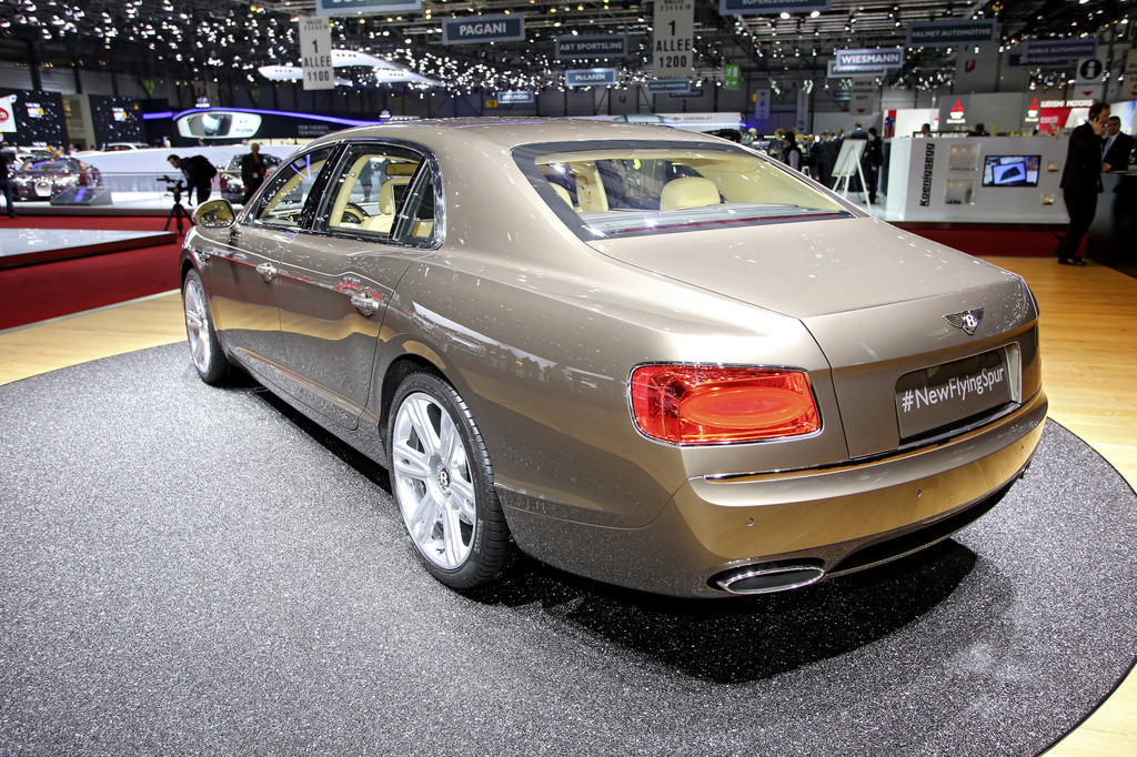 Genf 2013: Bentley Flying Spur schafft 322 km/h