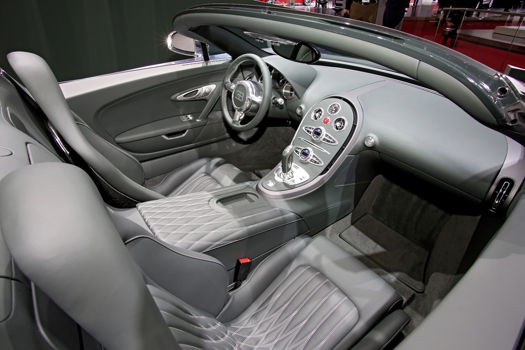 Genf 2013: Bugatti bringt drei Carbon-Roadster mit