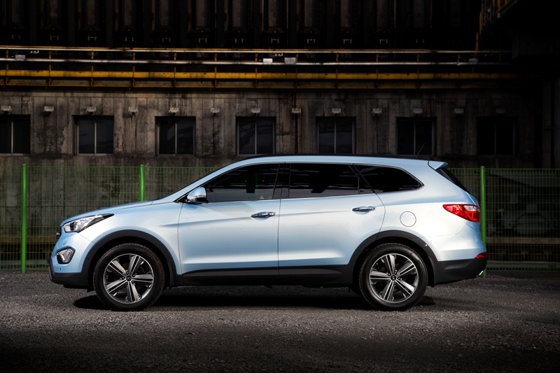 Genf 2013: Hyundai feiert Premiere mit Grand Santa Fe, ix35 mit neuem Benziner und als FCEV Brennstoffzellenfahrzeug, Smartphone-Anwendungen