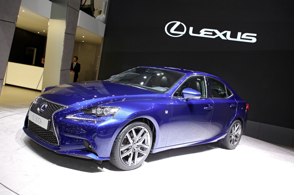 Genf 2013: Lexus IS 300h steht ab Sommer beim Händler