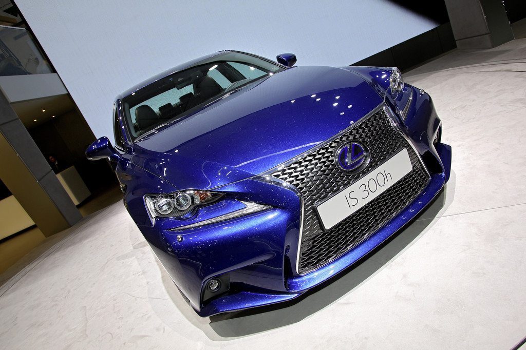 Genf 2013: Lexus IS 300h steht ab Sommer beim Händler