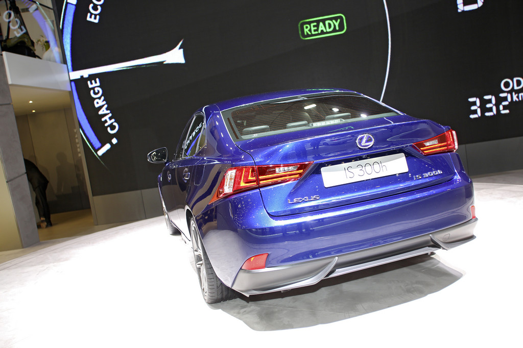 Genf 2013: Lexus IS 300h steht ab Sommer beim Händler