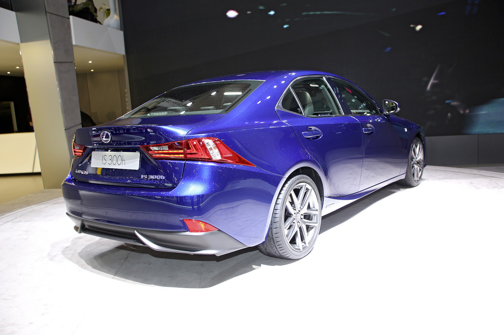 Genf 2013: Lexus IS 300h steht ab Sommer beim Händler