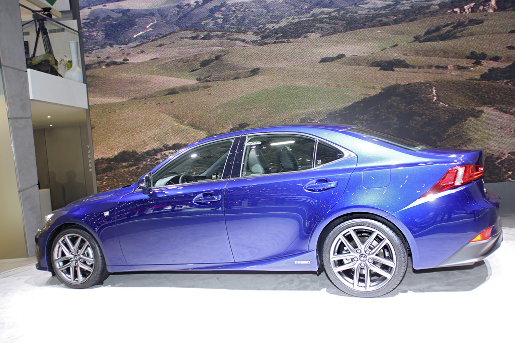 Genf 2013: Lexus IS 300h steht ab Sommer beim Händler