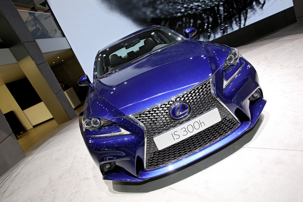 Genf 2013: Lexus IS 300h steht ab Sommer beim Händler