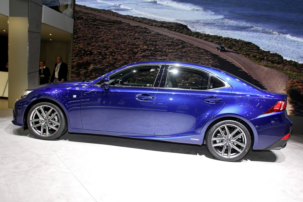 Genf 2013: Lexus IS 300h steht ab Sommer beim Händler