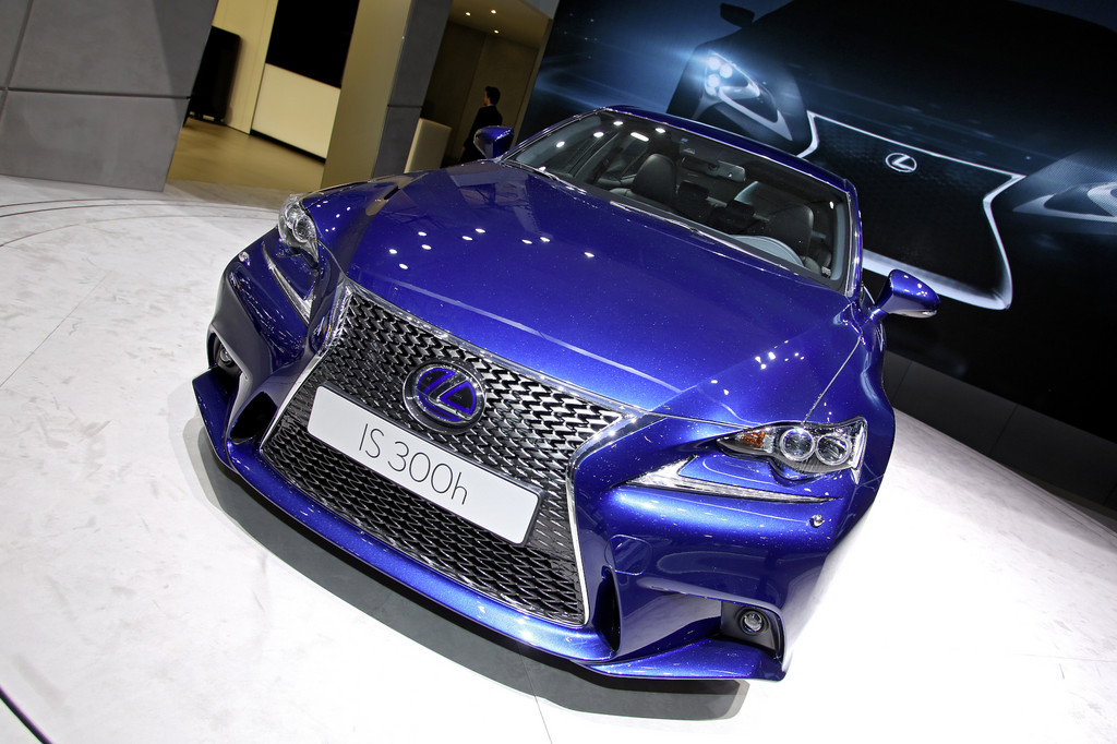 Genf 2013: Lexus IS 300h steht ab Sommer beim Händler
