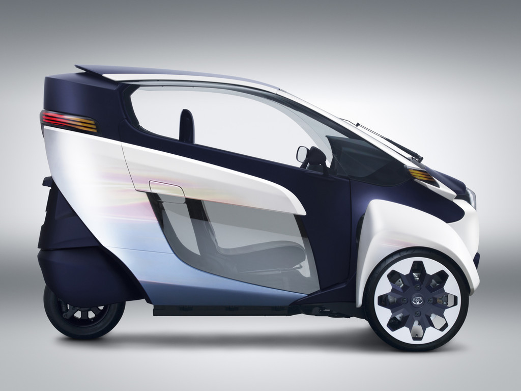 Genf 2013. Toyota i-Road mit zwei Sitzen und drei Rädern