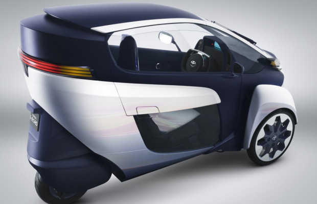 Genf 2013. Toyota i-Road mit zwei Sitzen und drei Rädern