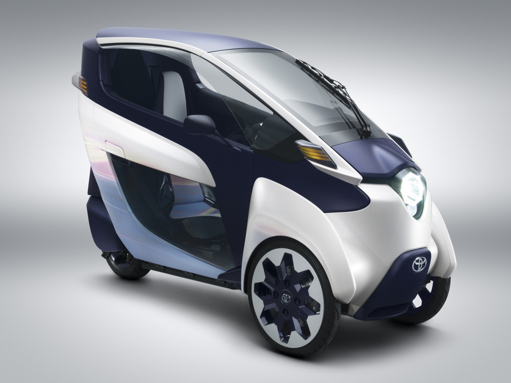 Genf 2013. Toyota i-Road mit zwei Sitzen und drei Rädern