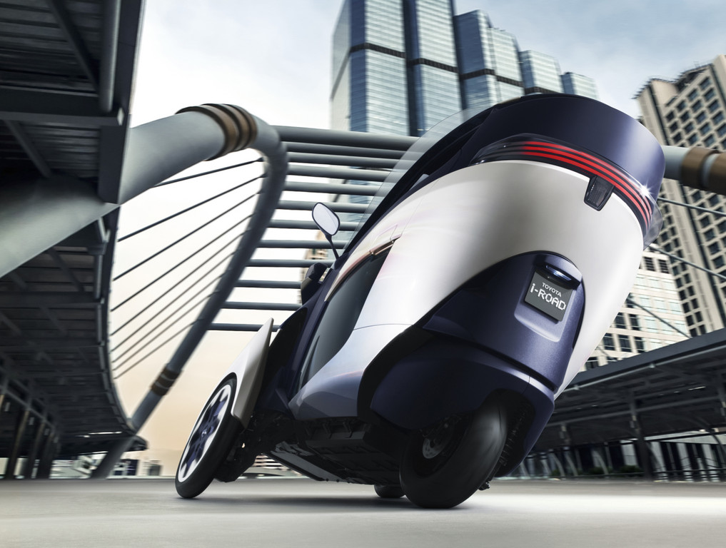 Genf 2013. Toyota i-Road mit zwei Sitzen und drei Rädern