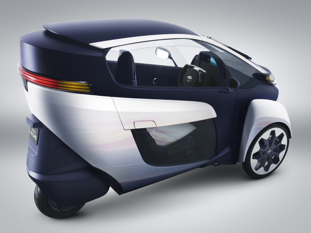 Genf 2013. Toyota i-Road mit zwei Sitzen und drei Rädern