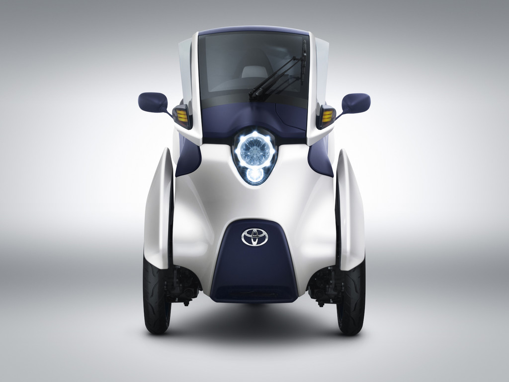 Genf 2013. Toyota i-Road mit zwei Sitzen und drei Rädern