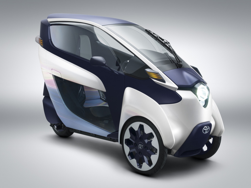 Genf 2013. Toyota i-Road mit zwei Sitzen und drei Rädern