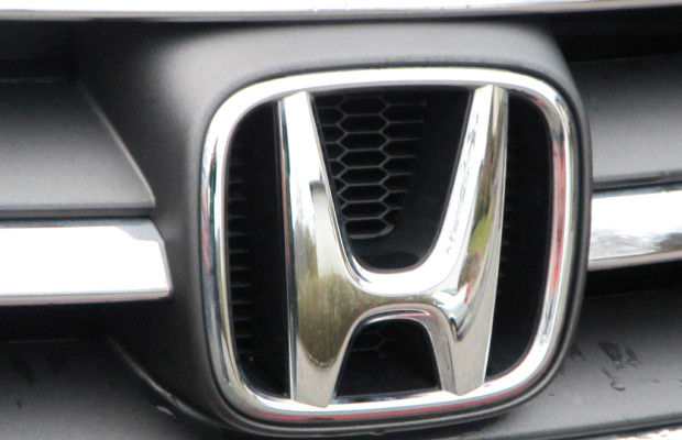 Honda CR-V: Das Markenlogo sitzt vorn mittig im Kühlergrill. 