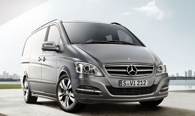 Mercedes-Benz setzt Viano beim Ironman ein