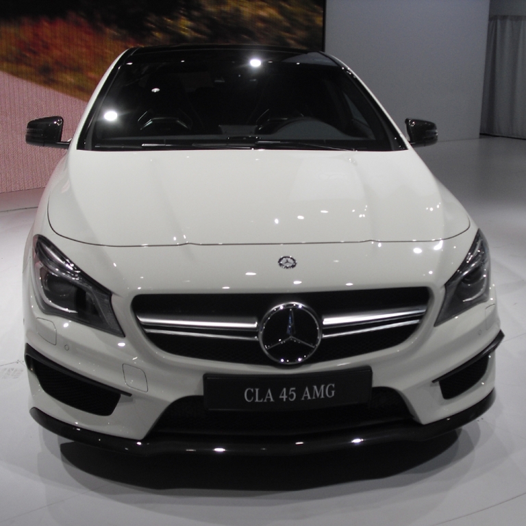 Mercedes CLA 45 AMG: Blick auf die Frontpartie.
