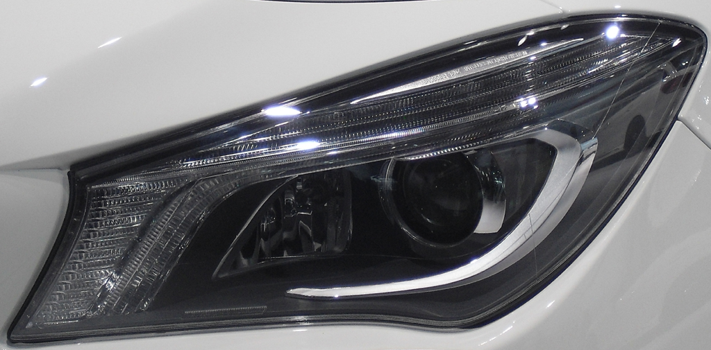 Mercedes CLA 45 AMG: Moderne Leuchteinheit vorn.