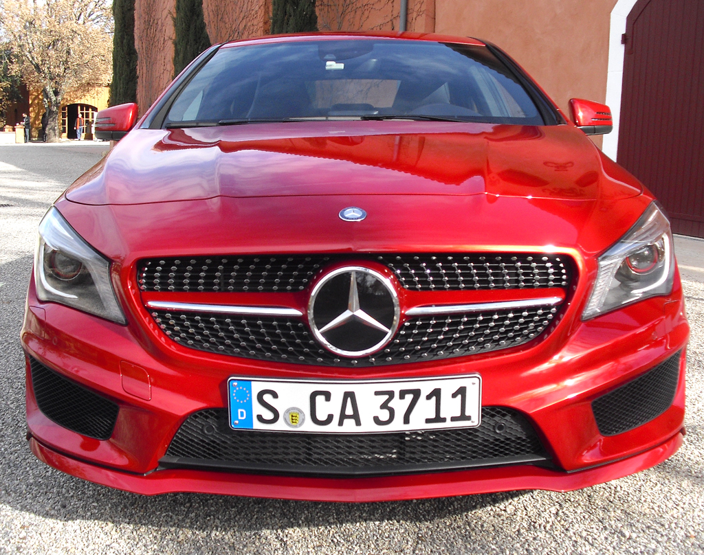 Mercedes CLA: Blick auf die Frontpartie. 