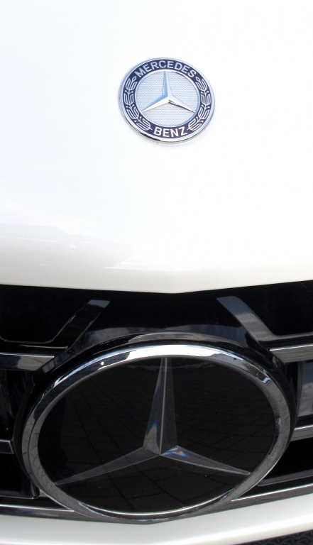 Mercedes ML 350 Bluetec 4Matic: Der Markenstern prangt vorn auf der Motorhaube und im Kühlergrill.