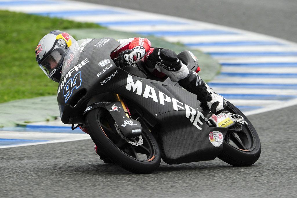 Motorrad-Rennfahrer testen neue Dunlop-Reifen