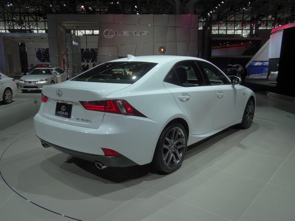 New York 2013: Lexus IS 250 F-Sport