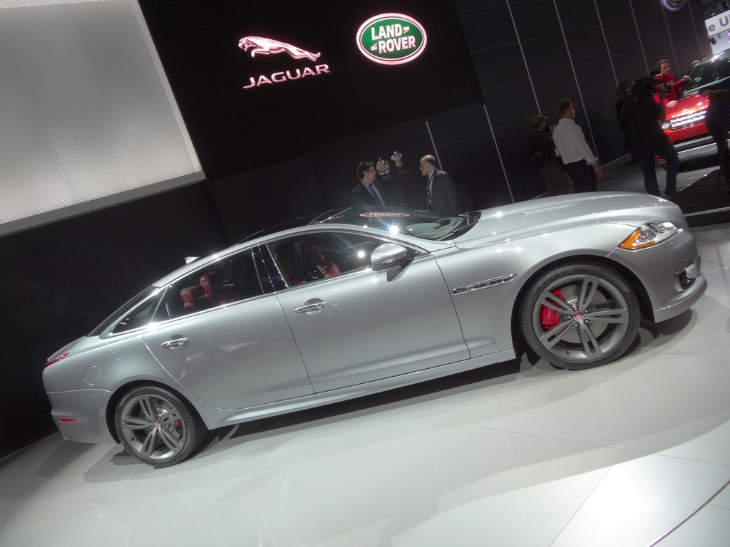 New York 2013: Weltpremiere für Jaguar XJR R-C