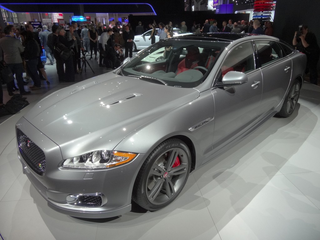 New York 2013: Weltpremiere für Jaguar XJR R-C