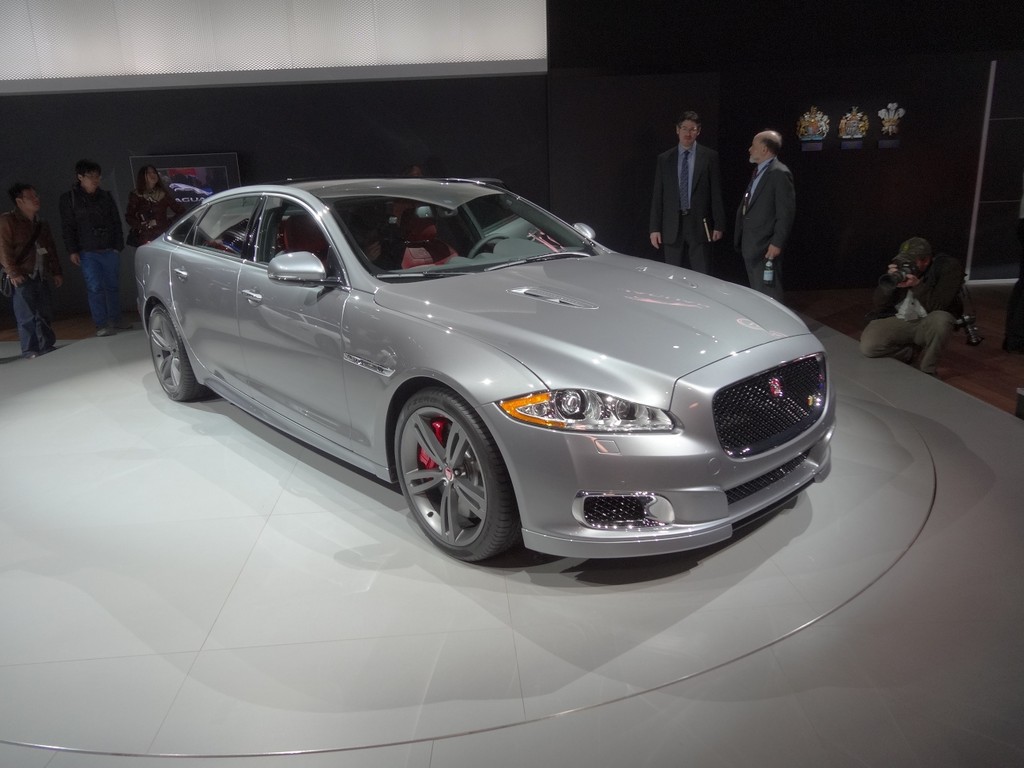 New York 2013: Weltpremiere für Jaguar XJR R-C