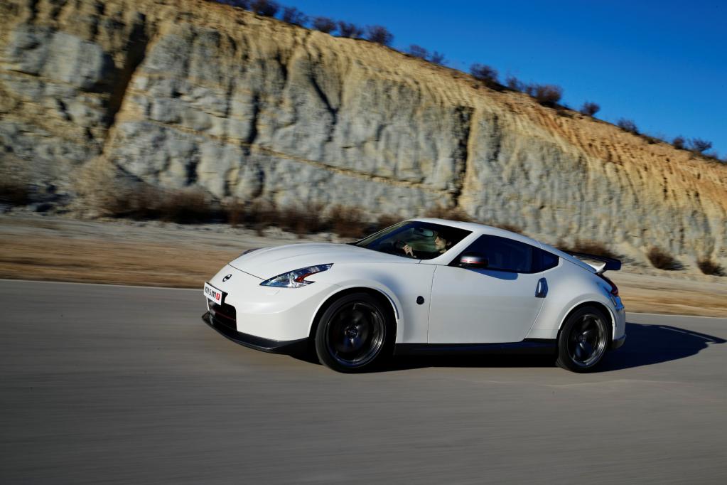 Nissan 370Z Nismo ab Werk mit Bridgestone Potenza-Reifen