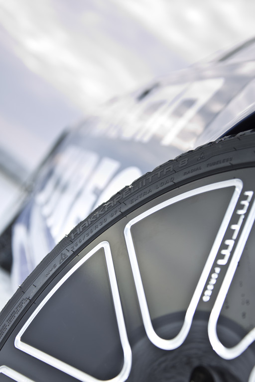 Nokian ist mit knapp 340 km/h 