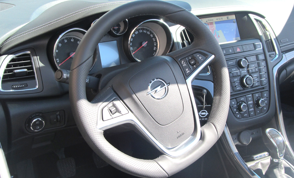 Opel Cascada: Blick ins Cockpit.