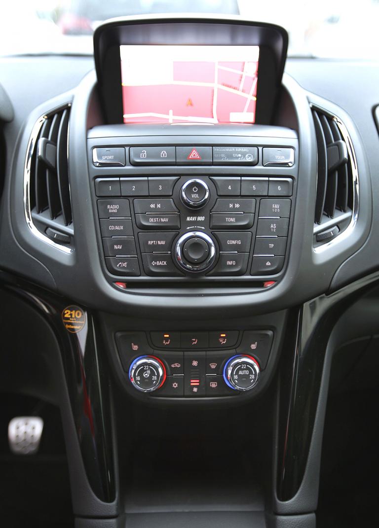 Opel Zafira Tourer: Blick auf den mittleren Armaturenträger. 