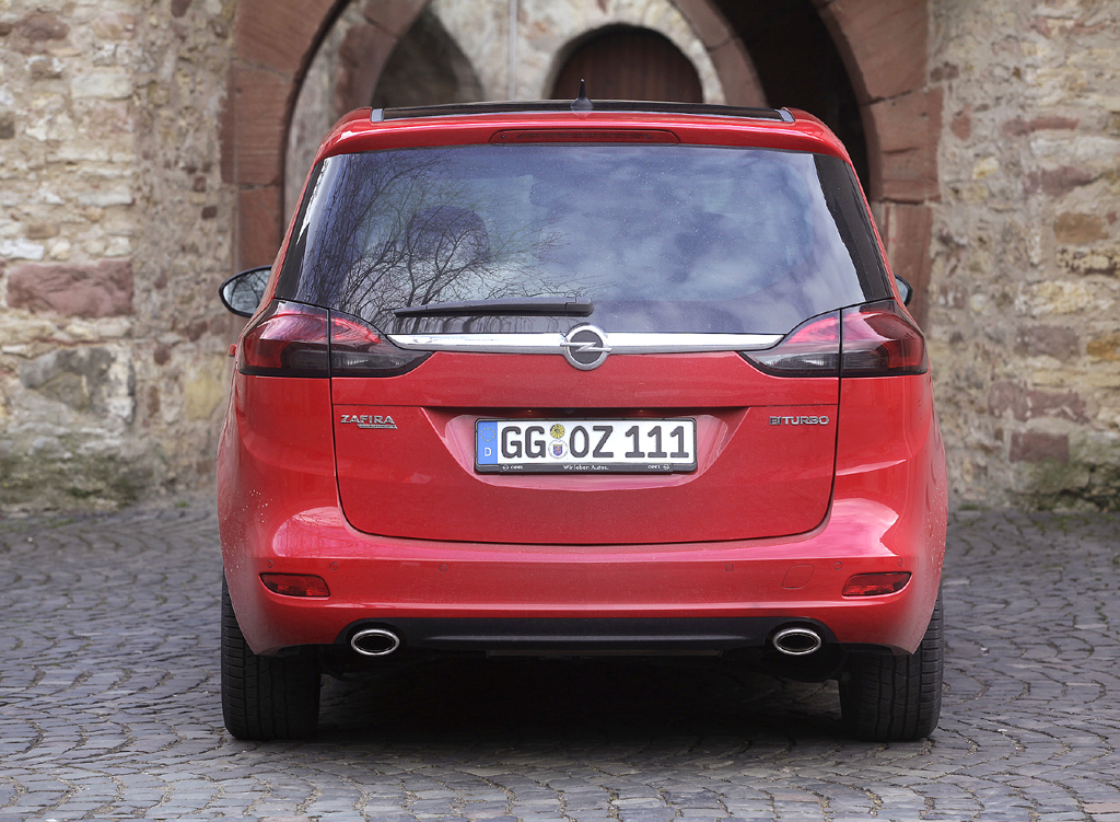 Opel Zafira Tourer: Blick auf die Heckpartie. 