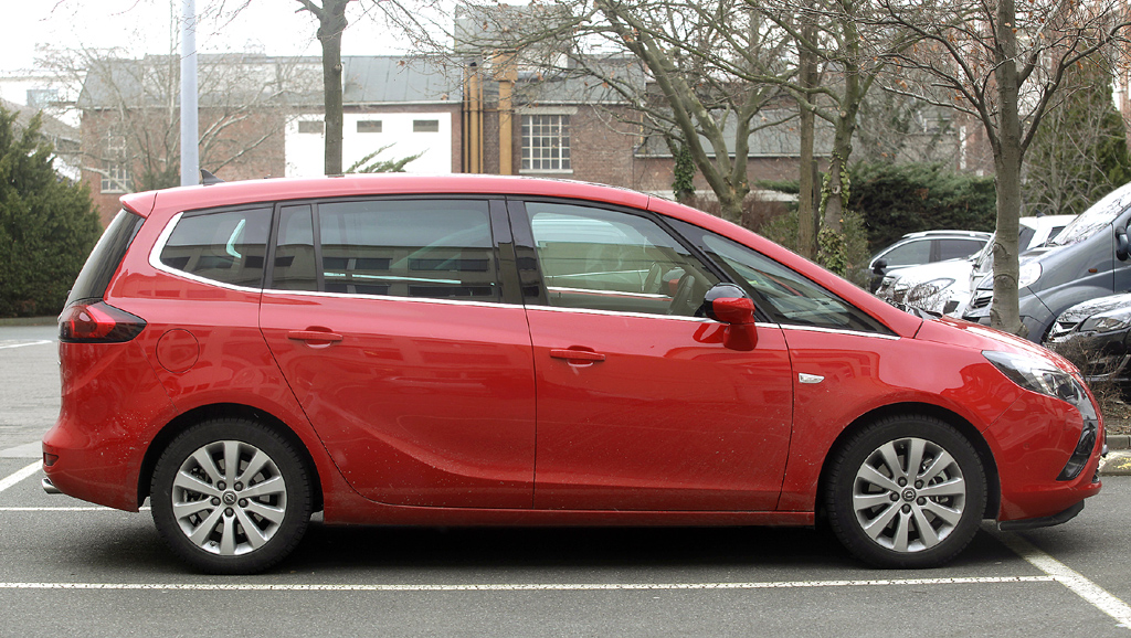 Opel Zafira Tourer: Und so sieht der Kompaktvan der Rüsselsheimer von der Seite aus.