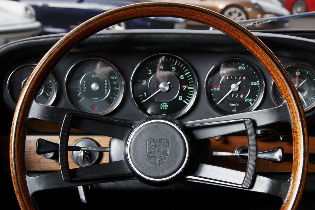 Panorama: 50 Jahre Porsche 911 - Reifen hält jung
