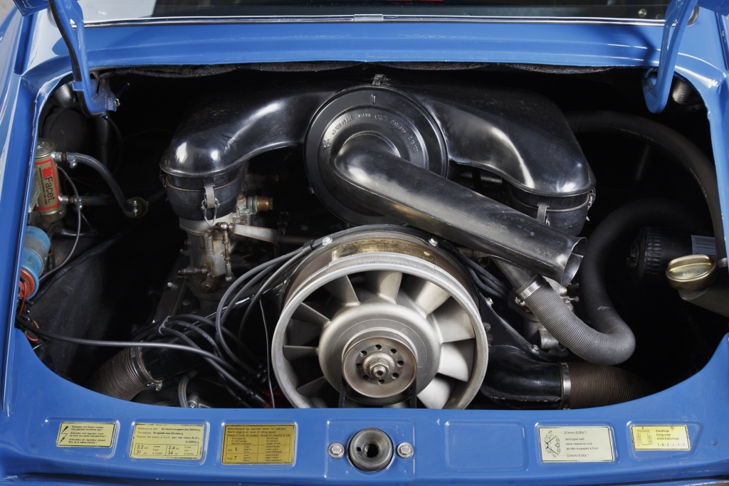 Panorama: 50 Jahre Porsche 911 - Reifen hält jung
