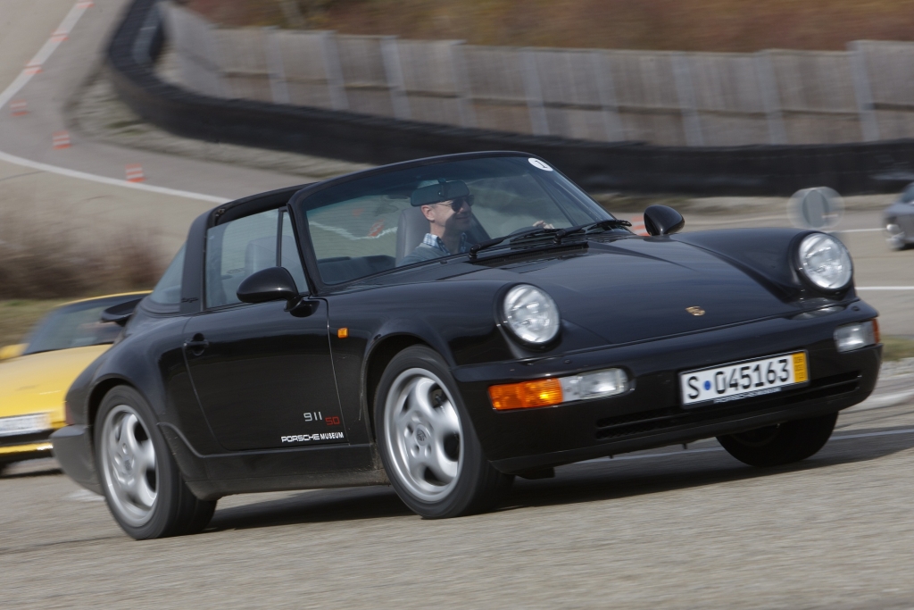 Panorama: 50 Jahre Porsche 911 - Reifen hält jung