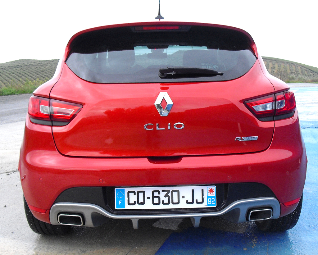 Renault Clio RS: Blick auf die Heckpartie. 