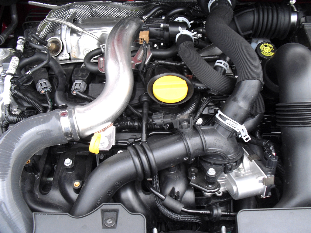 Renault Clio RS: Blick unter die Haube auf den 1,6-Liter-Turbobenziner mit 147/200 kW/PS. 