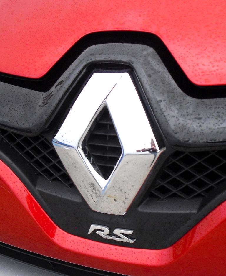 Renault Clio RS: Der große Markenrhombus ist vorn mittig platziert. 