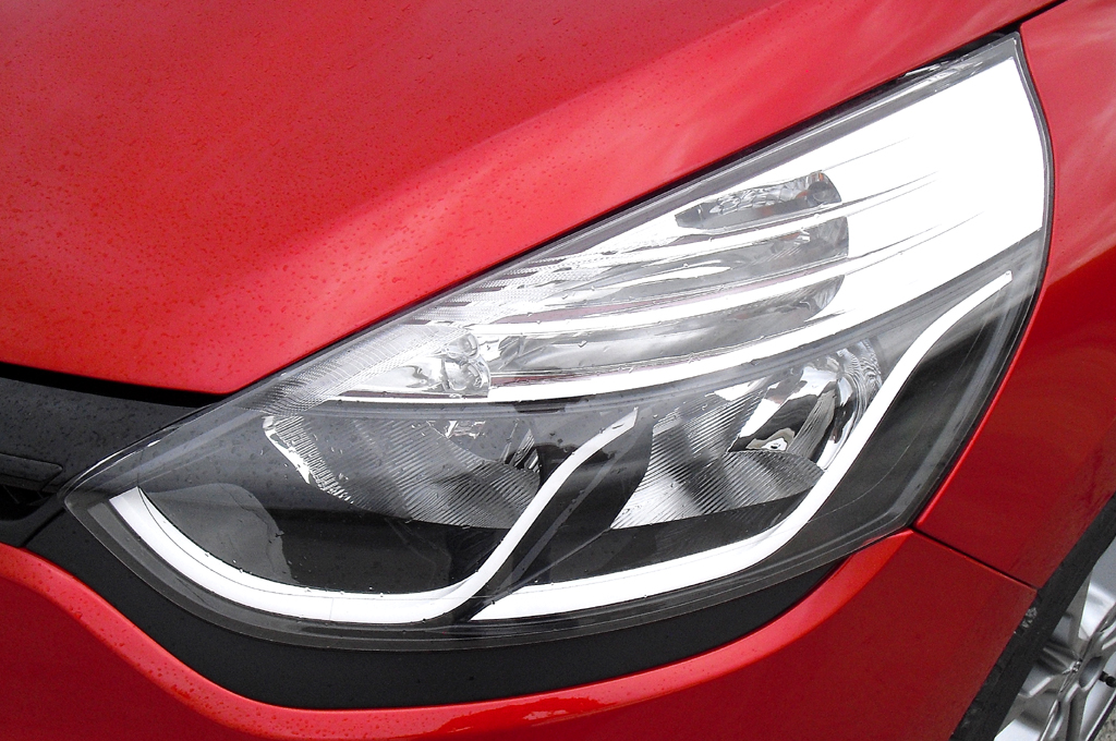 Renault Clio RS: Moderne Leuchteinheit vorn. 