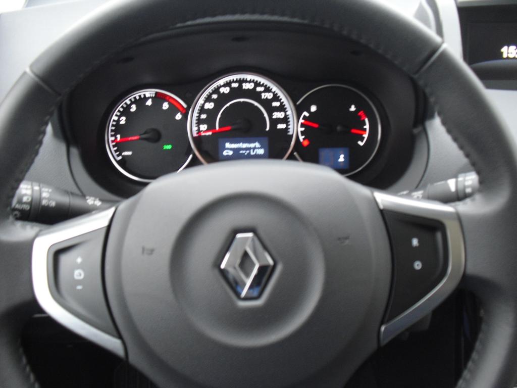 Renault Koleos: Blick durch den Lenkradkranz auf die Rundinstrumentierung. 