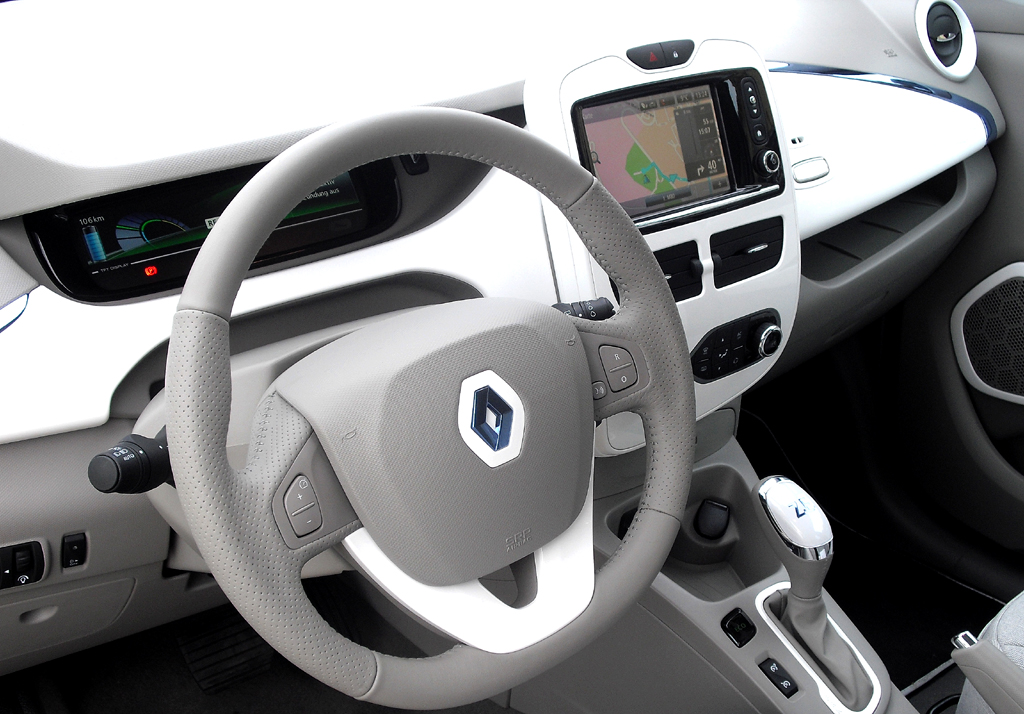 Renault Zoe: Blick ins einfach gehaltene, aber helle und freundliche Cockpit. 