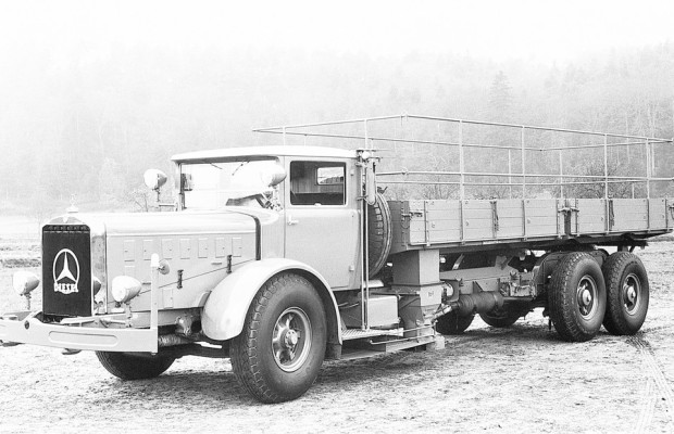 Retro Classics 2013: Daimler zeigt 14 historische Lkw