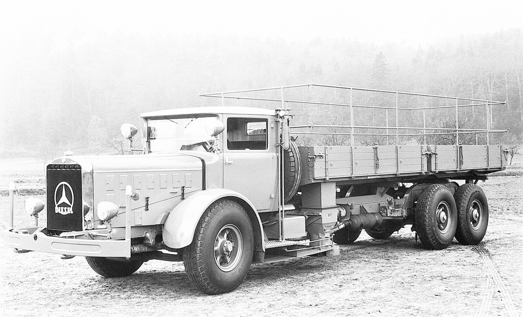 Retro Classics 2013: Daimler zeigt 14 historische Lkw