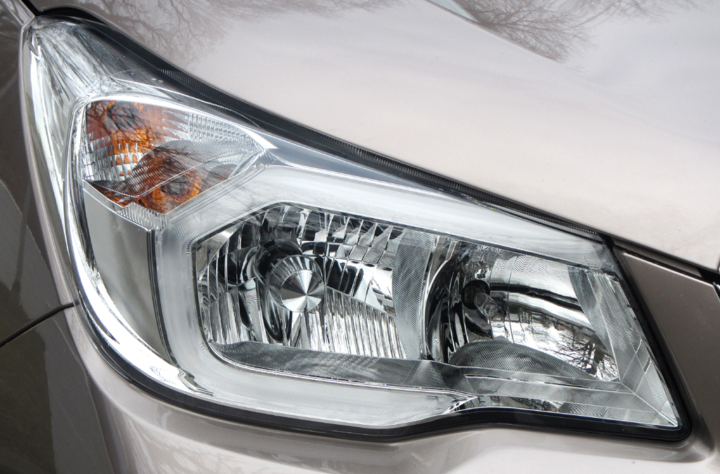 Subaru Forester: Moderne Leuchteinheit vorn. 