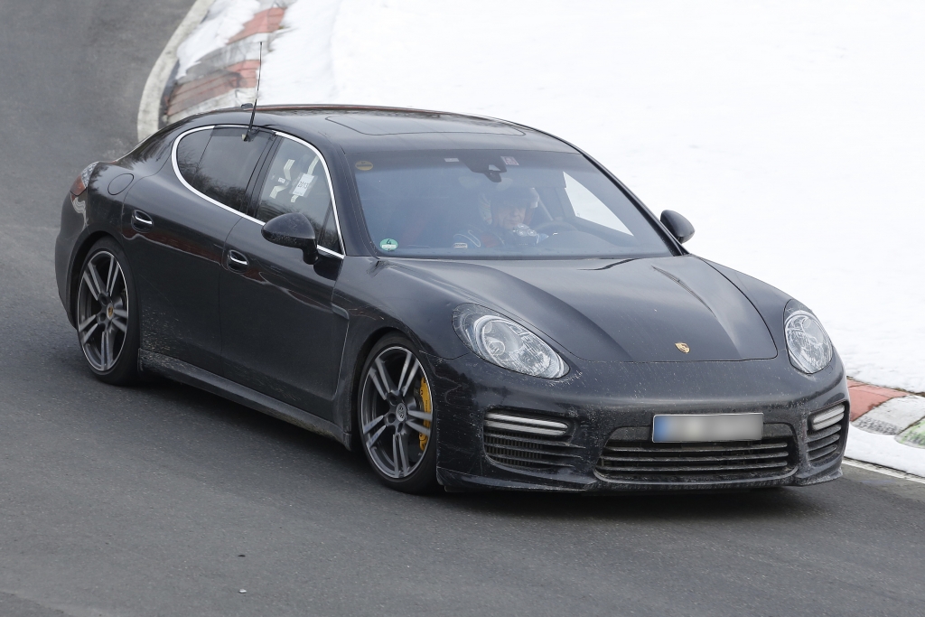 Update: Erwischt: Erlkönig Porsche Panamera Facelift - Tarnkappen-Bomber
