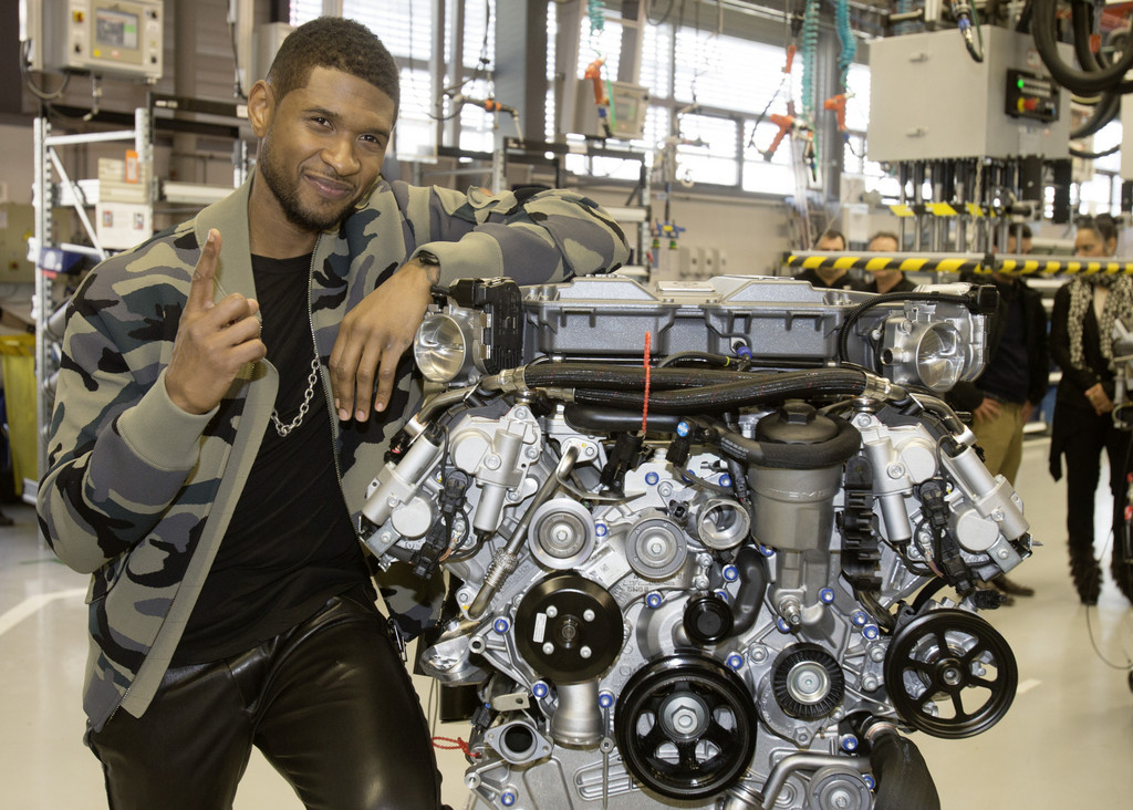 Usher testet A 45 AMG in Affalterbach