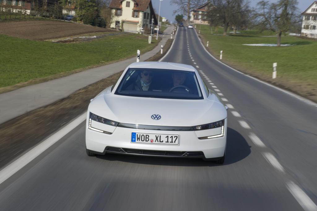 VW XL1 - Auf Sparflamme durch die Schweiz